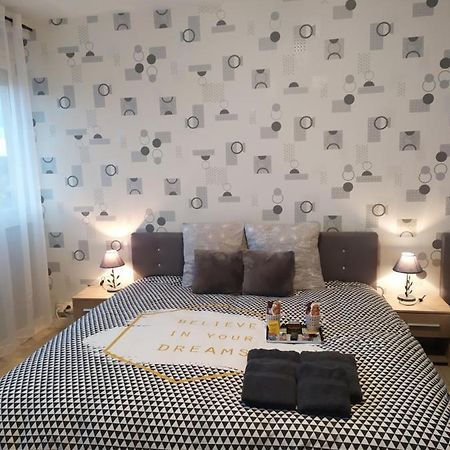 Le Petillant Pour 3 Personnes Sens Exterior photo